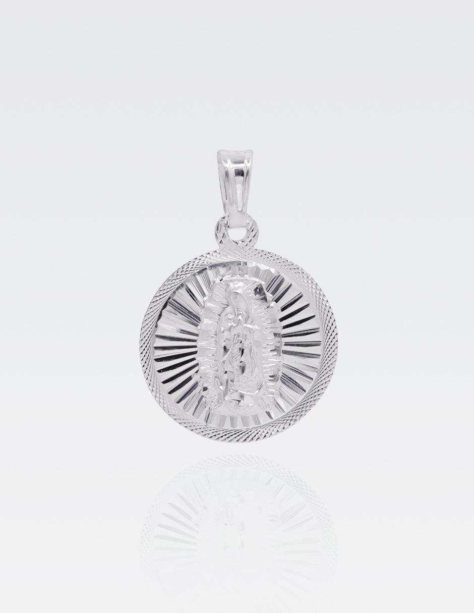 Dije de Plata .925 | Virgen de Guadalupe | 2.7 CM de  Altura 1.8 CM Ancho